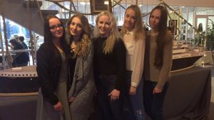Lapuan lukion oppilaat: Annika Hiipakka, Anni Alakoskela, Jenna Övermark, Suvi Suokko ja Iina Lempiäinen