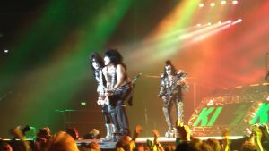 Kiss bär Creatures of the night-kläderna den här turnén. Kiss i Helsingforsarenan 4.5.2017.