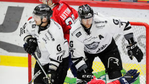 Eric Perrin och Henrik Tallinder i farten. Eric Perrin och Henrik Tallinder i farten.