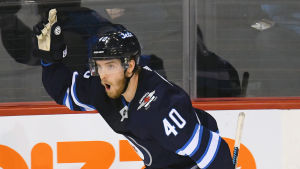 Joel Armia firar sitt andra mål i Edmonton-matchen.