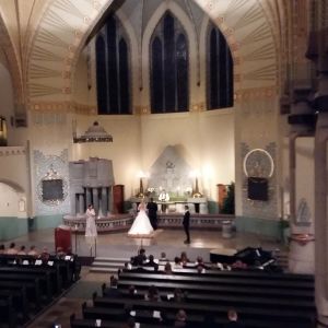 Bröllop i Mikaelskyrkan i Åbo.