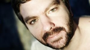All litteratur skapas utifrån ett recept, säger Fabian Kastner. Den svenske författaren Fabian Kastner