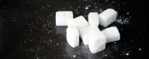 Sockret har tagit fettets plats som den dåliga ingrediensen. Skribenten föredrar äkta socker framom konstgjorda sötningsmedel. Bild: Yle/Juha-Pekka Laakio