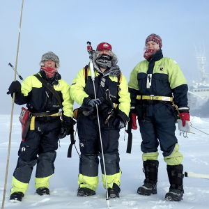 Tre av forskarna som försöker att förstå vilken betydelse ny, tunnare och yngre havsis har i Arktis. Tre av forskarna som försöker att förstå vilken betydelse ny, tunnare och yngre havsis har i Arktis.