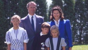 I slutet av åttiotalet var Vickan, Philip och Madde bara besvärliga småglin. Kronprinsessan Victoria med kungen, drottningen, prinsessan Madeleine och prins Crarl Philip 1990.
