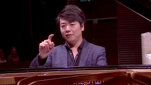 Pianisti Lang Lang Radion sinfoniaorkesterin solistina Musiikkitalossa 1.9.2016 Helsingin juhlaviikkojen ohjelmassa.