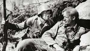 Den nya filmen har inget att göra med projketet Okänd soldat i Harparskog. Åke Lindman (Lehto) och Kosti Klemelä (Koskela)