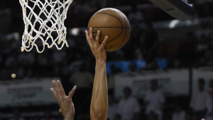 Charlotte Hornets Courtney Lee (till höger) och Miami Heats Dwyane Wade.