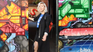 Veronica Maggio åker fortfarande buss och tunnelbana trots kändisskapet. Veronica Maggio i Stockholm
