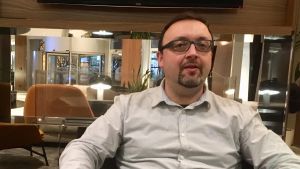 Mirko Ceselkoski på det lyxhotell i Skopje där vi möts. Internetentreprenören Mirko Ceselkoski