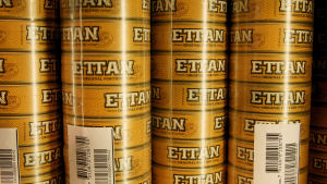 En privatperson får ta in ett kilogram snus per dygn. Snusdosor av märket Ettan.