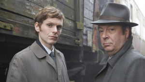 Kirjallisuutta, sanaristikoita ja klassista musiikkia harrastava Endeavour Morse (Shaun Evans) on omaperäinen poliisi. yle tv1