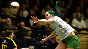 Linnéa Claeson spelar handboll i Skuru IK och studerar juridik vid Stockholms universitet. Linnea Claeson