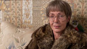Mamma vet bäst. Allison Janney belönades med en Oscar för sin insats som LaVona Harding. Tonya Hardings mamma LaVona (Allison Janney) poserar i närbild.