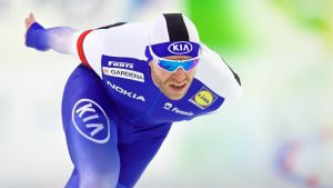Mika Poutala har hört till världens snabbaste skridskoåkare i vinter. Mika Poutala skrinner.
