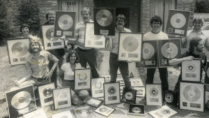 Muscle Shoalsiin kertyi kultalevyjä. Muscle Shoals. Dokumenttielokuva legendaarisesta studiosta Muscle Shoalsissa Alabamassa.