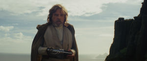 Luke Skywalker ei tahtoisi enää ottaa vastaan lasermiekkaa. Star Warsin Luke Skywalker tekee näyttävän paluun.