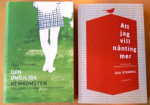 Åsa Stenvall-Albjerg skriver essäer om både finlandssvensk och nordisk litteratur. Två av Åsa Stenvall-Albjergs essäsamlingar.