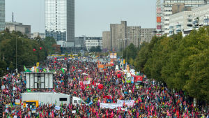 Tusentals personer demonstrerade mot frihandelsavtalen i Berlin för en vecka sedan. Demonstration i Berlin mot frihandelsavtal.