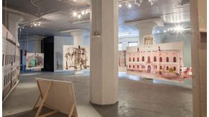 Näkymä kirkolle, Loviisa Monrepos -näyttely Galleria Huudossa 2013 oli 22-osainen maalausinstallaatio, joka panoraamana kiertää katsojaa akryyli- ja kananmunatempera, öljy ja alkydi kankaalla sekä vaijerilukkoja, puuta ja naruja. Monrepos, Loviisa, näkymä kirkolle