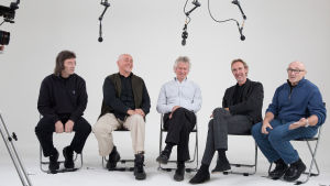 Genesis-yhtyeen alkuperäisjäsenet. Kuva dokumentista Genesis - osien summa.