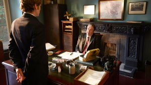 Kirjallisuutta, sanaristikoita ja klassista musiikkia harrastava Endeavour Morse (Shaun Evans) on omaperäinen poliisi. yle tv1