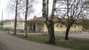 Kyrkfjärdens skola i Ingå kyrkby har cirka 140 elever. Kyrkfjärdens skola i Ingå.