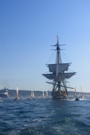 L'Hermione-replika purjehtii Brestin meripäivillä Ranskassa 2016. L'Hermione -purjealuksen replica Brestin meripäivillä Ranskassa 2016.