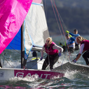 Camilla Cedercreutz och Noora Ruskola har haft en motig start på VM-regattan.