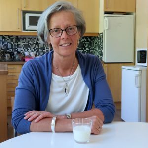 Birgitta Parikka dricker helst mjölk med soppa och plättar. Birgitta Parikka
