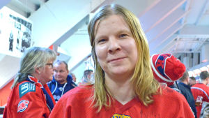 Johanna Malmberg trivs i ishallen, men efterlyser fler restauranger. Johanna Malmberg