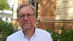 Mikko Hupa tycker inte att studerande ska jobba vid sidan av studierna. Mikko Hupa vid Humanisticum, där Åbo Akademis rektor tillfälligt har sina lokaler.