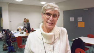 Allting började 1970 när Harriet Lindroth gick en kurs i drama som undervisningsmetod. Efter det började hon använda drama i engelskundervisningen, och grundade dramaklubben. Harriet Lindroth övar trollkarlen från oz i januari 2016