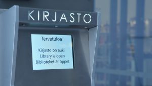 En positiv sak är att Vårberga bibliotek är ett så kallat meröppet bibliotek - det vill säga, man kan besöka biblioteket utanför ordinarie öppethållningstid. Nya Vårberga bibliotek