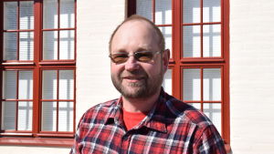 Tom Rönnblad fick igenom sin motion att slopa avgifterna för småbåtarna. Tom Rönnblad