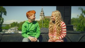 Risto (Samuel Shipway) och Nelli (Sanni Paatso) i filmen om Risto Rappare filmade i Nådendal. Risto (Samuel Shipway) och Nelli (Sanni Paatso) filmade i Nådendal.