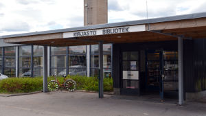 Sibbo huvudbibliotek har flyttat för ett drygt år. Sibbo huvudbibliotek har flyttat till Kungsvägens skolas tidigare matsal