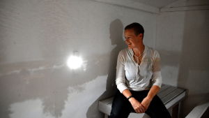 Heidi Lunabba och linsen som vänder uppochner på allting. camera obscura inne i en bastu.