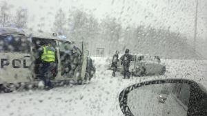 Sää yllätti pahan kerran autoilijat Lahdentiellä v. 2012 Ketjukolari Lahdentiellä 2012
