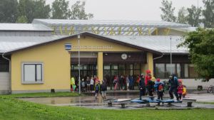 Sjundeå svenska skola hyser också Päivärinteen koulus elever. sjundeå svenska skola