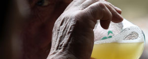 Både S-gruppen och forskningsinstitutet Nielsen säger att trendkurvan pekar neråt för cider. Man dricker cider.
