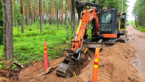 Det blev billigare för Optowest att inte lägga ner fiberkablar i samarbete med Caruna. Arkivbild. Vessönet och Borgå Energi gräver ned kablar i Sondby