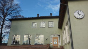 Inflyttarna i Raseborg är nöjda med utbildningen i staden. På bilden Billnäs skola. Billnäs skola i Raseborg
