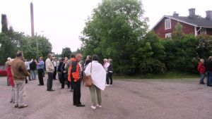 Tolkisgillets medlemmar bekantade sig med Pulubacken på det gamla sågområdet. Tolkisgillet samlades till en nostalgiträff på det gamla sågområdet i Tolkis, Borgå