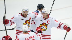 Jesse Joensuu (till vänster) gjorde Jokerits andra mål. Jesse Joensuu (till vänster) gjorde Jokerits andra mål.