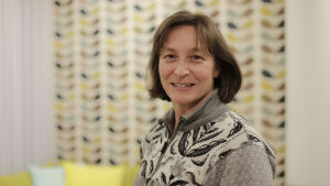 Flickor och pojkar borde behandlas lika och sporras att röra på sig, säger Eva Roos. Eva Roos leder forskningsprojektet Dagis.