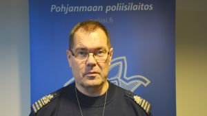 Kari Keski-Opas säger att polisen saknar utrustning för att stänga vägar för en längre tid. Kari Keski-Opas, biträdande polischef på Polisinrättningen i Österbotten.
