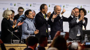 Under klimatmötet i Frankrike i december enades länderna om ett klimatavtalet som tar vid när Kyotoprotokollet går ut 2020. Francois Hollande, Ban Ki-moon,Laurent Fabius, Christiana Figueres
