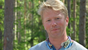 Benjamin Donner har varit aktuell för tjänsten som turismchef i Raseborg men intygar att han jobbar kvar i Kimitoön där han säger sig stortrivas. Benjamin Donner,turistchef i Kimitoön.