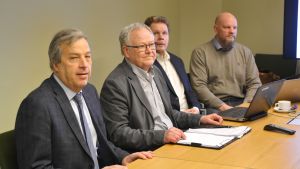 Hilding Mattsson, Tony Lökfors, Markku Partanen och Juuso Hämäläinen presenterade alternativen för pressen. Hilding Mattsson, Tony Lökfors, Markku Partanen och Juuso Hämäläinen.